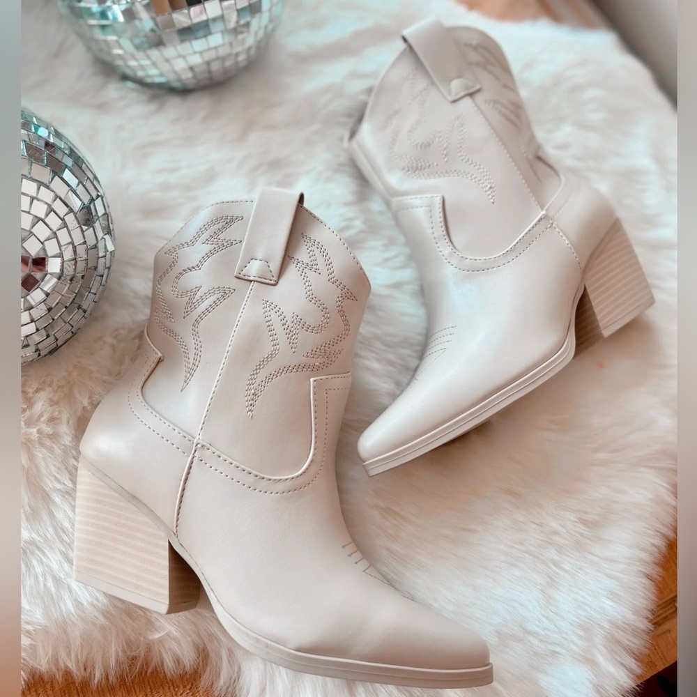 SHEIN Beige Western Heeled Boots, size 7.5